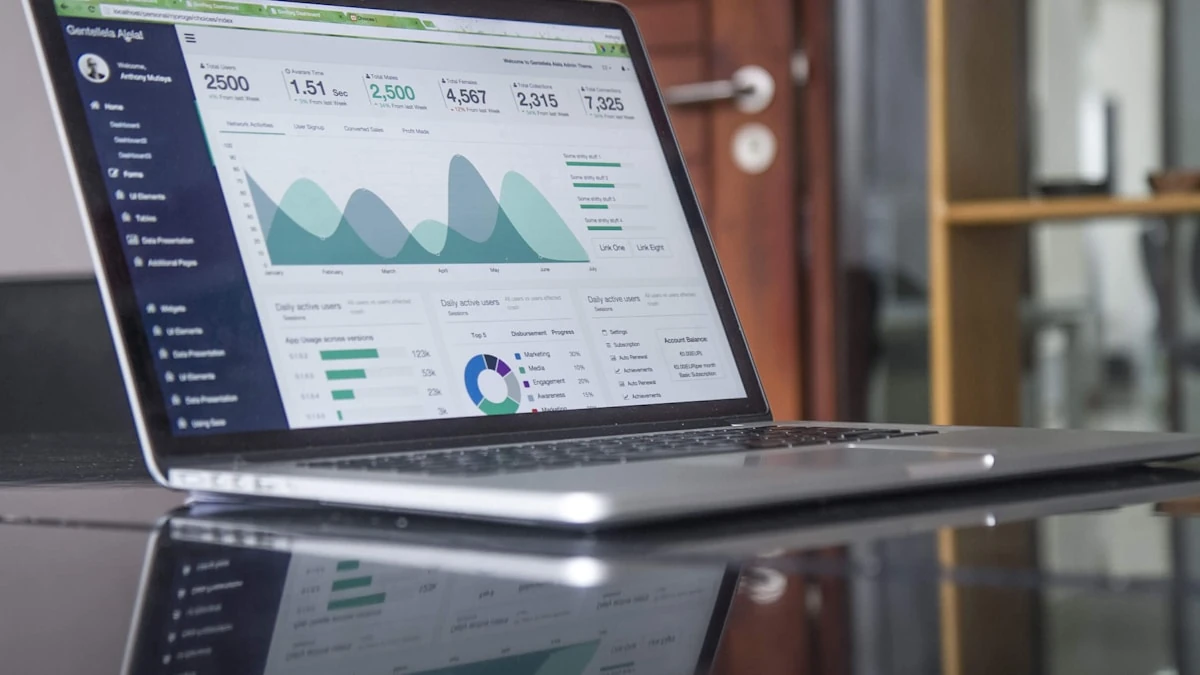 Chatbot KPIs for Restaurants: 8 Metrics to Track